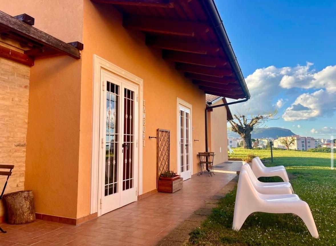 Agriturismo Le Grange نومانا المظهر الخارجي الصورة